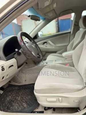 Toyota Camry LE 4dr Sedan (2.5L 4cyl 6A) 2011 Gold