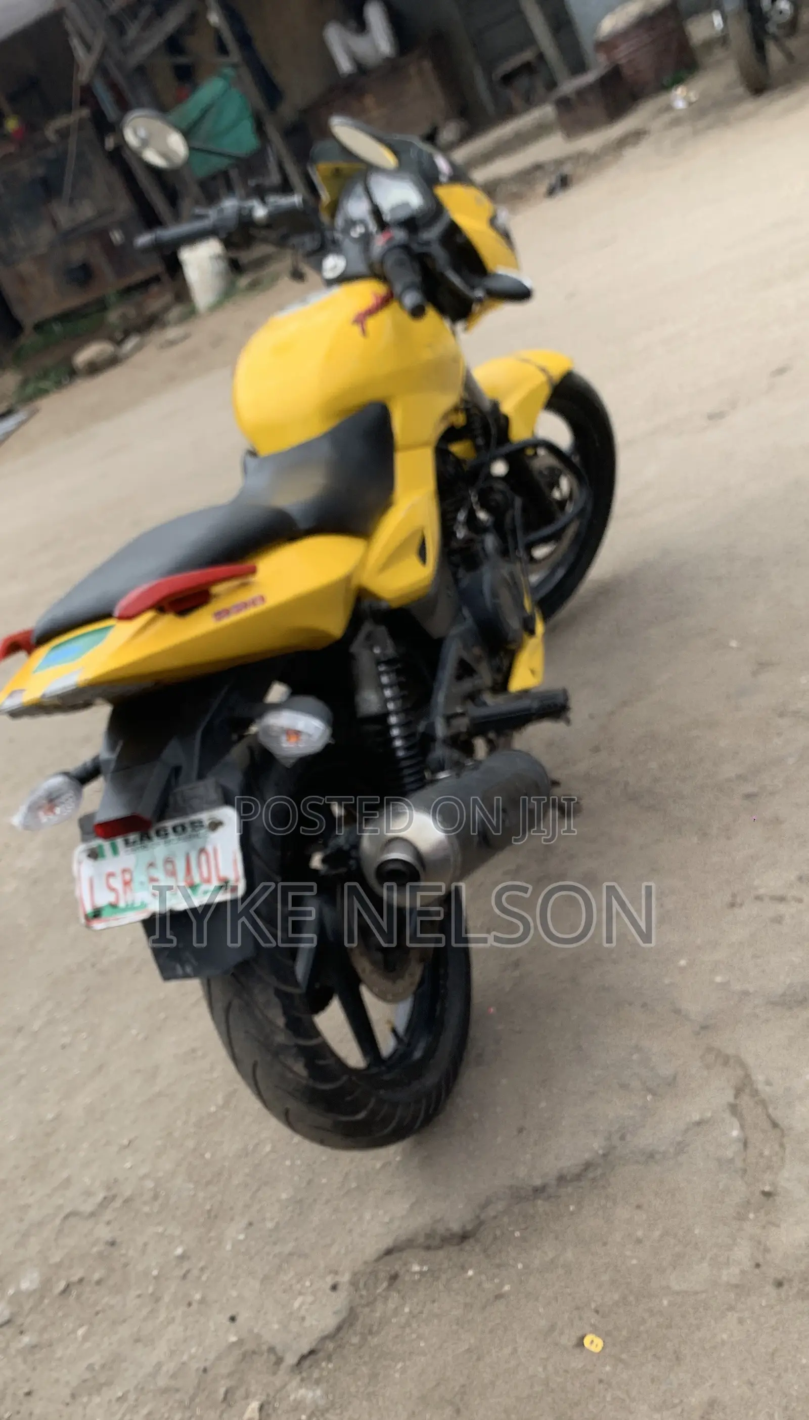 Bajaj Pulsar 220 F 2025 Yellow