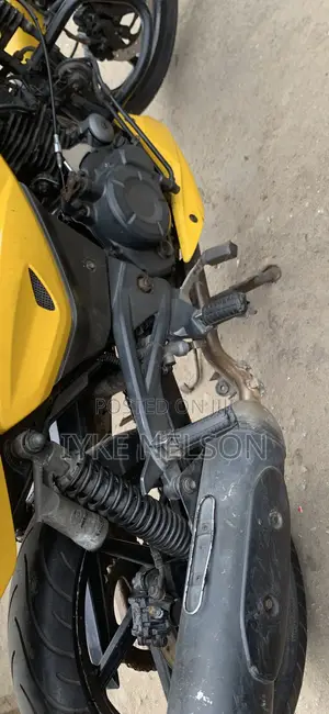 Bajaj Pulsar 220 F 2025 Yellow
