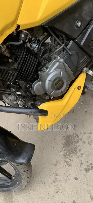 Bajaj Pulsar 220 F 2025 Yellow