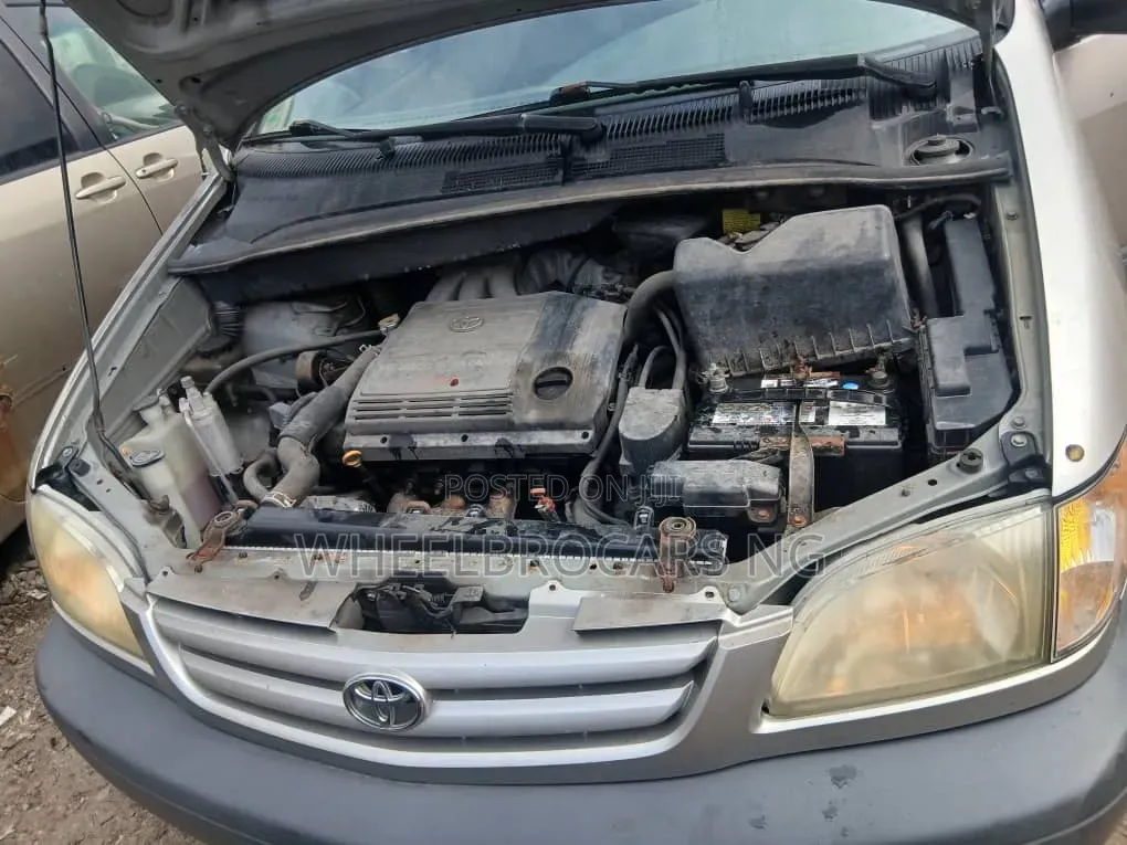 Toyota Sienna CE 2003 Silver