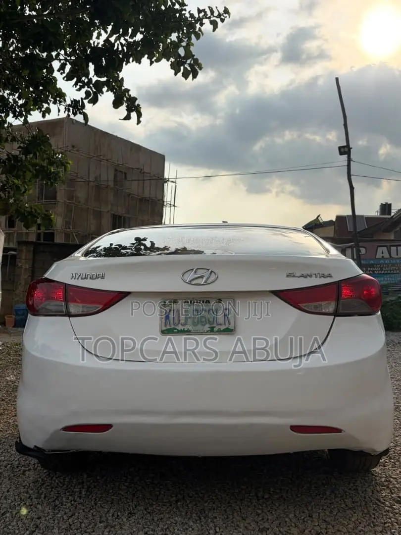 Hyundai Elantra 2012 White