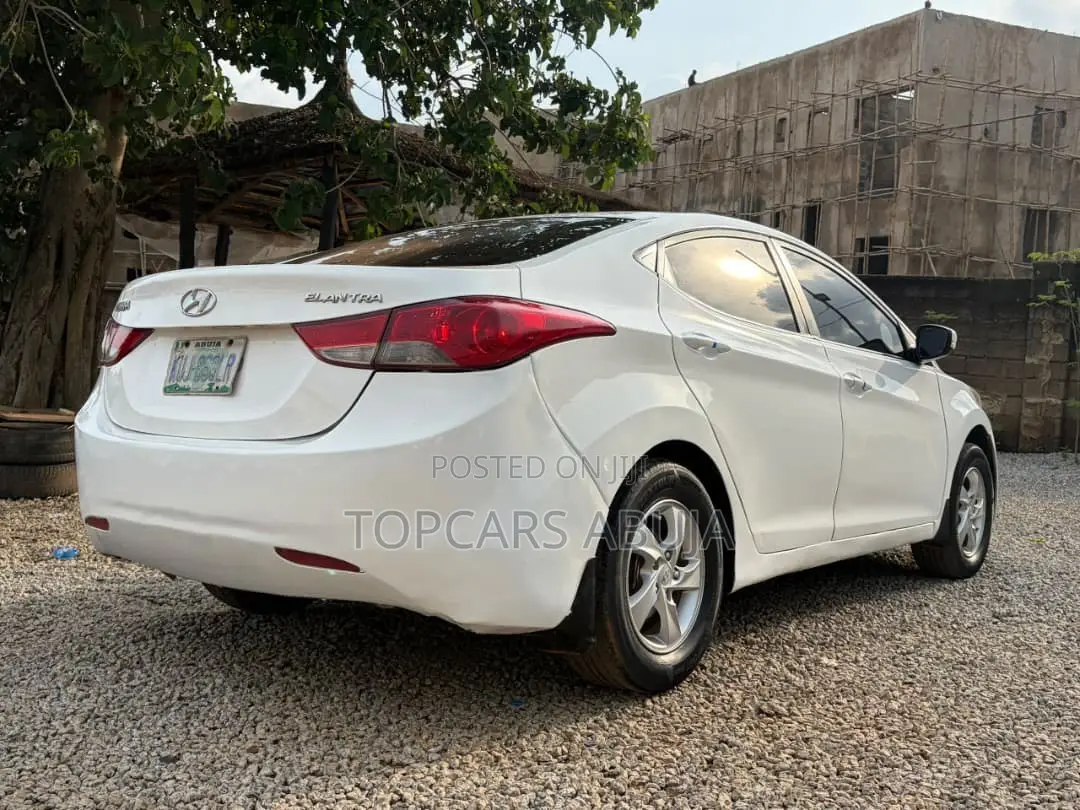 Hyundai Elantra 2012 White