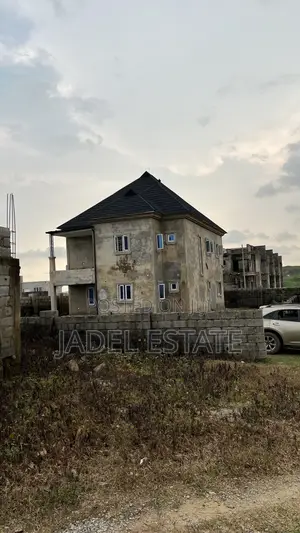 4bdrm Duplex in Jadel Estate, FHA for sale