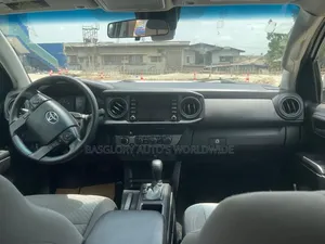 Toyota Tacoma 2022 White