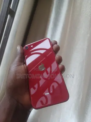 Apple iPhone SE (2022) 64 GB Red