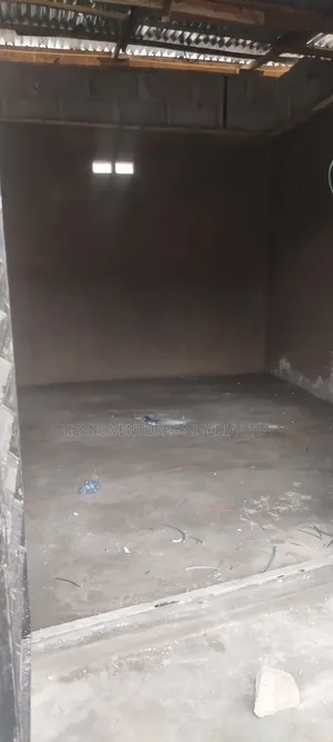 Spacious lShop Tolet
