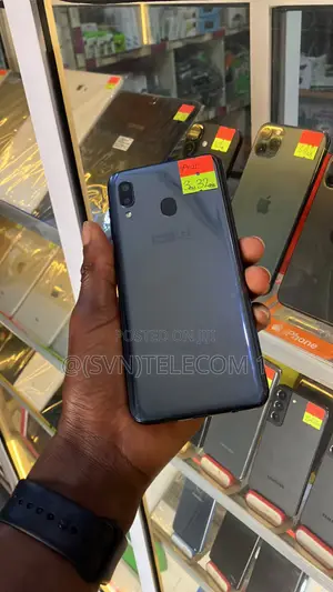 Samsung Galaxy A20 32 GB Black