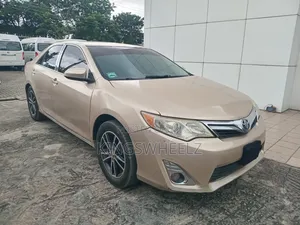 Toyota Camry LE 4dr Sedan (2.5L 4cyl 6A) 2013 Gold
