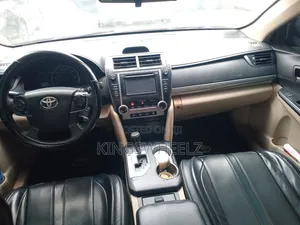 Toyota Camry LE 4dr Sedan (2.5L 4cyl 6A) 2013 Gold