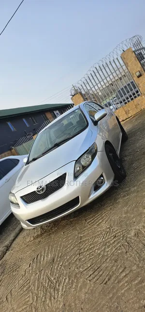 Toyota Corolla LE 4dr Sedan (1.8L 4 cyl 4A) 2009 Silver