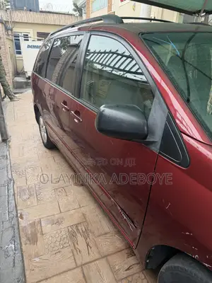 Toyota Sienna 2005 Maroon