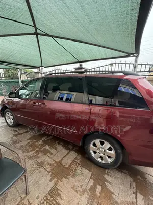 Toyota Sienna 2005 Maroon