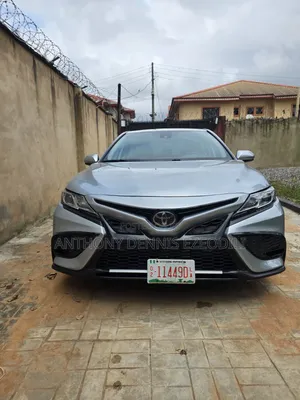 Toyota Camry SE FWD 2020 Silver