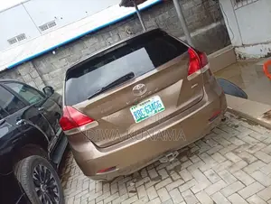 Toyota Venza 2010 Gold