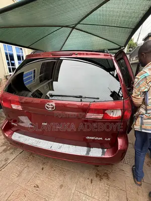 Toyota Sienna 2005 Maroon
