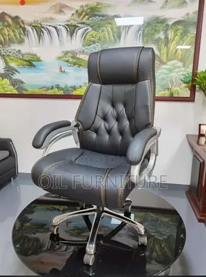 Executive Leather Boss Chair With Chrome Base Tufted Design