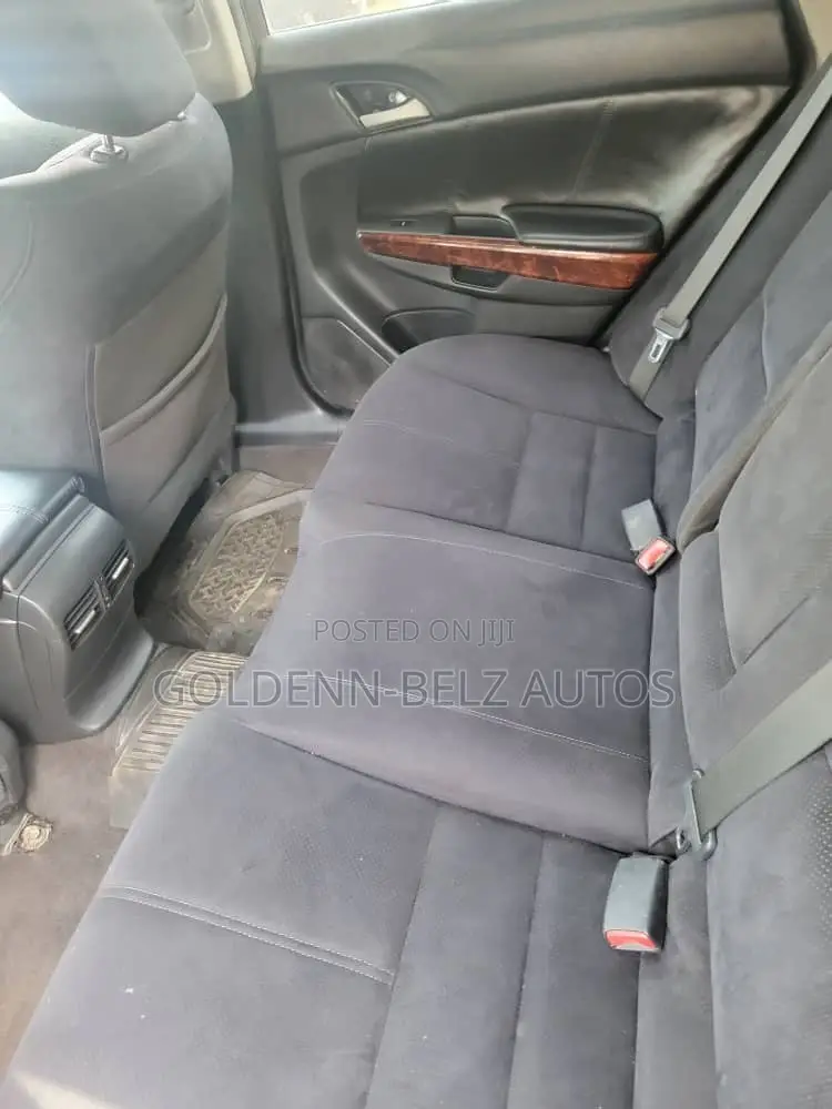 Honda Crosstour 2010 Silver