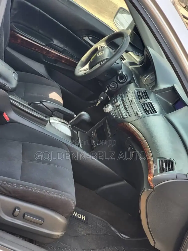 Honda Crosstour 2010 Silver