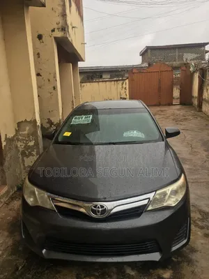 Toyota Camry LE 4dr Sedan (2.5L 4cyl 6A) 2012 Gray
