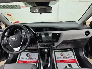 Toyota Corolla LE (1.8L 4cyl 2A) 2019 Gray