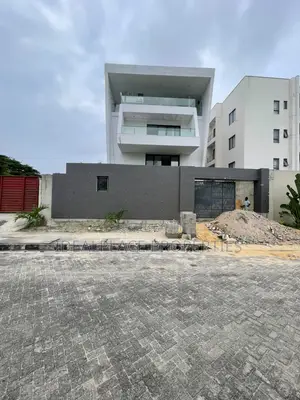 5bdrm Duplex in Banana Island for sale