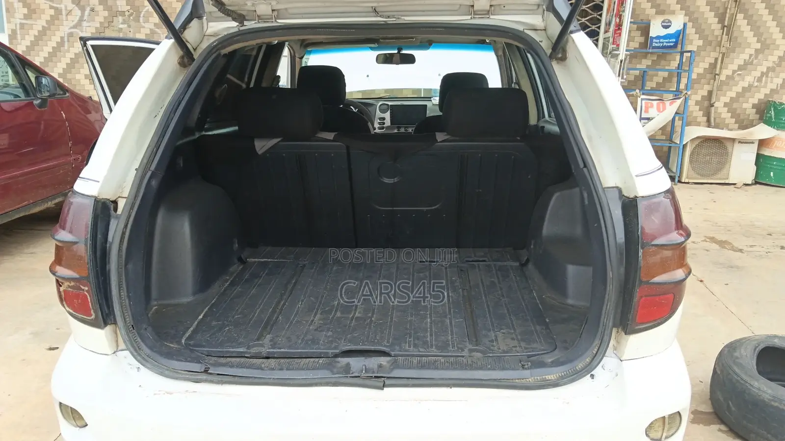 Pontiac Vibe Automatic 2003 White