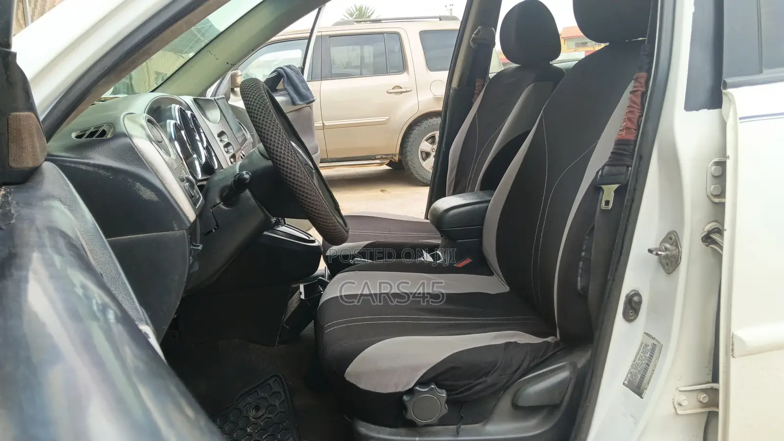 Pontiac Vibe Automatic 2003 White