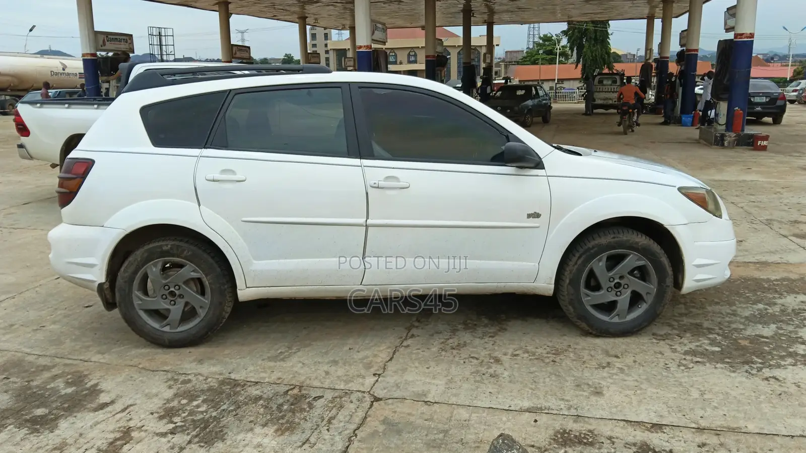 Pontiac Vibe Automatic 2003 White