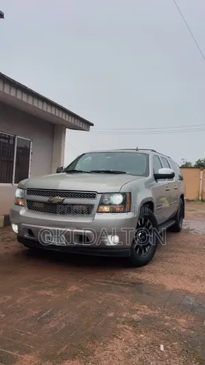 Chevrolet Suburban LS 1500 2012 Gray