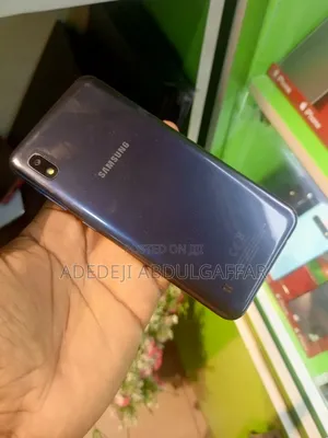 Samsung A10 32 GB Black