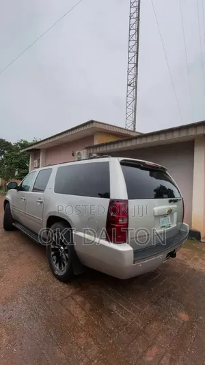 Chevrolet Suburban LS 1500 2012 Gray