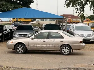 Toyota Camry 2000 Gold