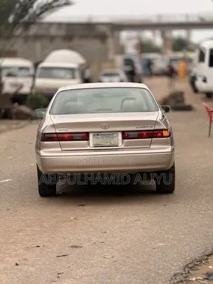 Toyota Camry 2000 Gold