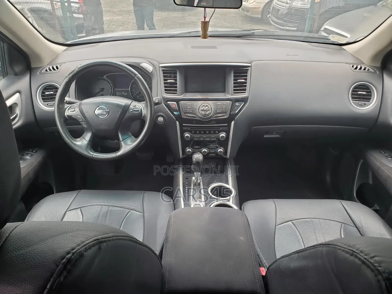 Nissan Pathfinder 2013 Silver