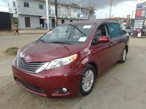 Toyota Sienna 2013 Red