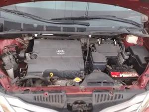 Toyota Sienna 2013 Red