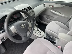 Toyota Corolla LE 4dr Sedan (1.8L 4cyl 4A) 2011 Gray