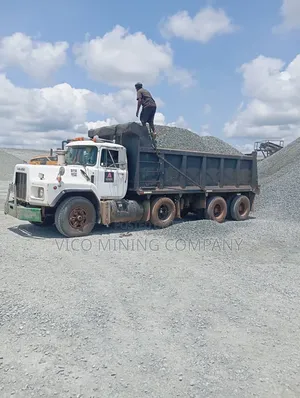 : 3/8" (9.5mm) Angular Granite Chippings for Wearing Course Asphalt