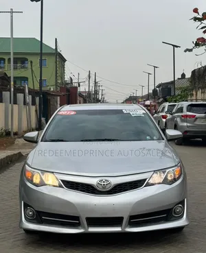 Toyota Camry SE 4dr Sedan w/Prod. End 11/13 (3.5L 6cyl 6A) 2014 Silver
