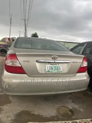 Toyota Camry 2004 Gold
