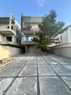 5bdrm Duplex in Lekki for sale