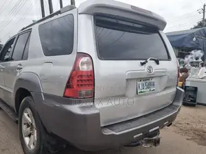 Toyota 4-Runner SR5 V8 2006 Silver
