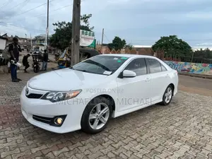 Toyota Camry SE 4dr Sedan (2.5L 4cyl 6A) 2012 White