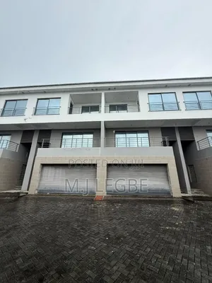 5bdrm Duplex in Chevron for rent
