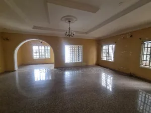 5bdrm Duplex in Gra, Phase 2 for rent