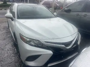 Toyota Camry XSE (2.5L 4cyl 8A) 2019 White