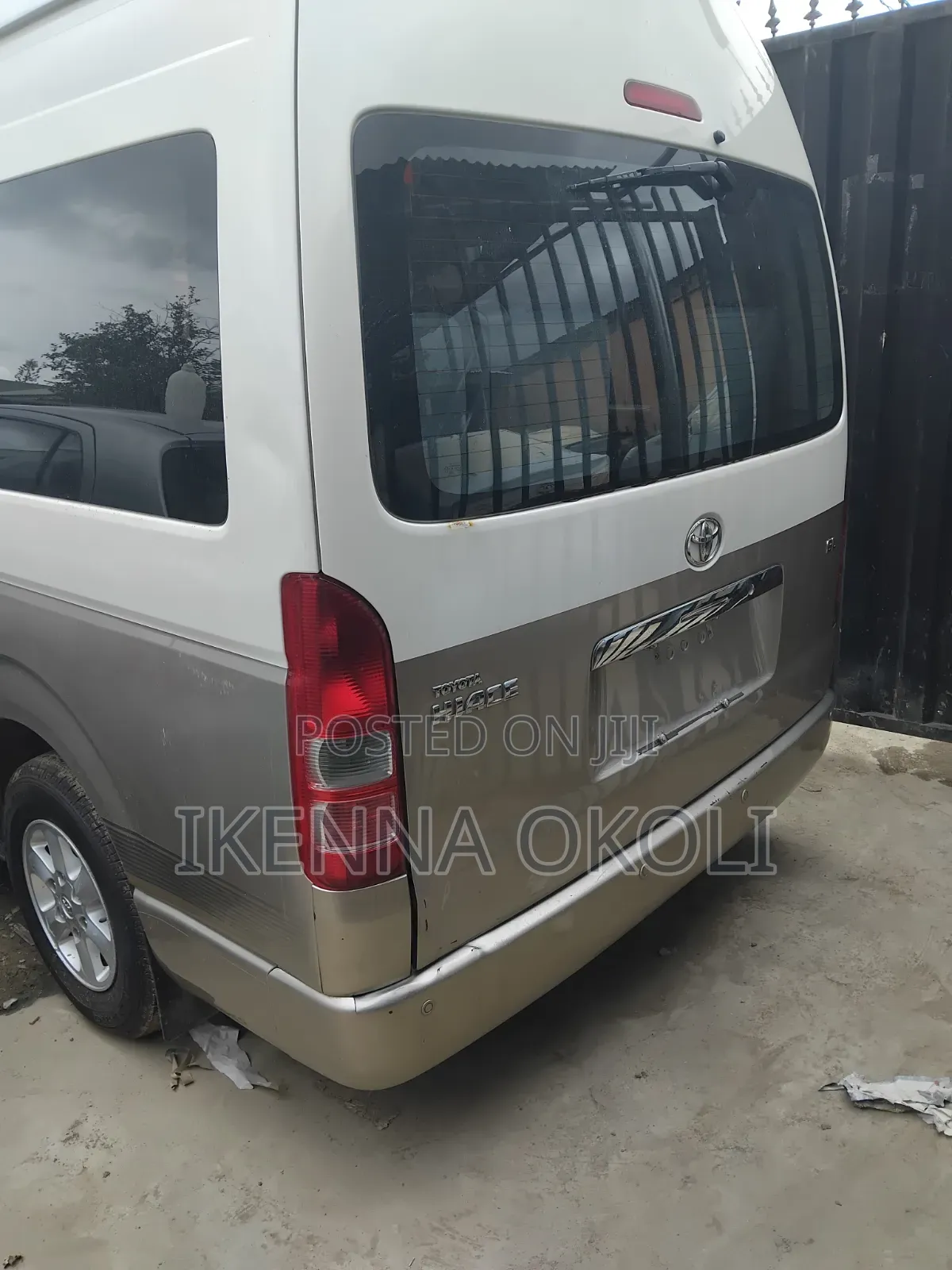 Toyota HiAce 2009 White