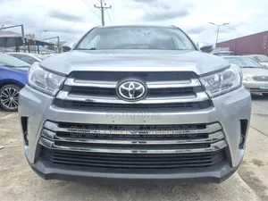 Toyota Highlander XLE 4x4 V6 (3.5L 6cyl 8A) 2018 Blue