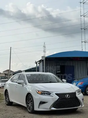Lexus ES 350 FWD 2016 White
